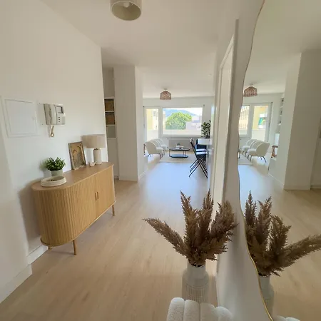 Charming New 1br Oasis Near Lake דירה *