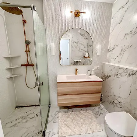 Charming New 1br Oasis Near Lake דירה *